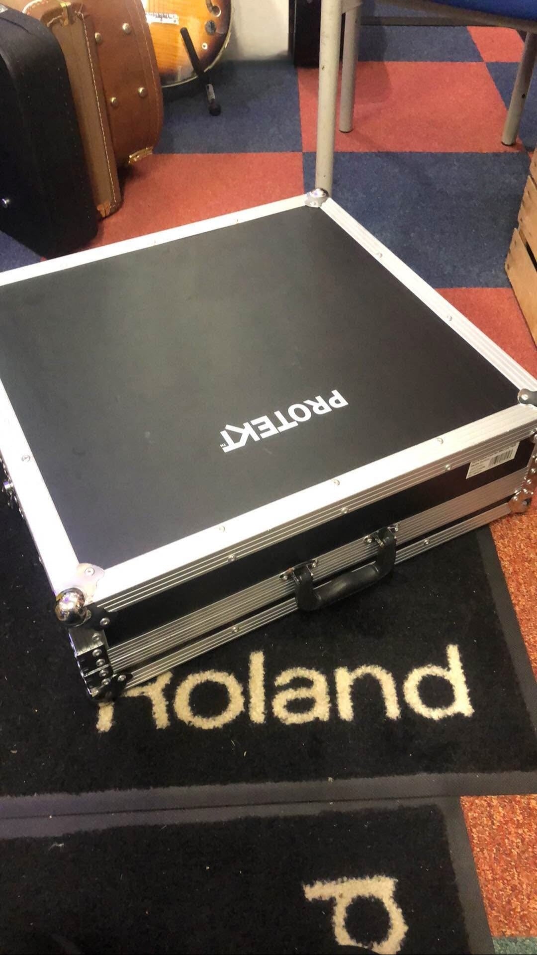 Alto Live 1604 Mixing Desk w/ flightcase (Pre-owned)