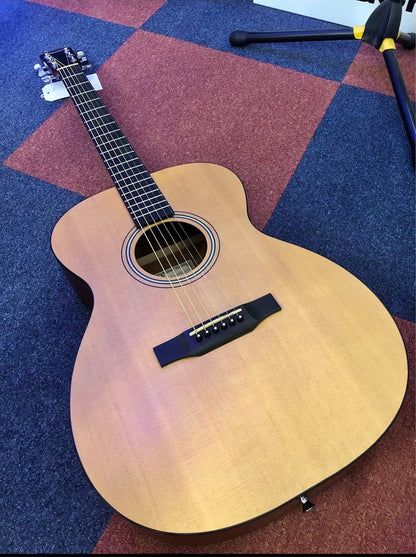 Larrivée OM-02 Sapelli w/ Hard case (Pre-owned)