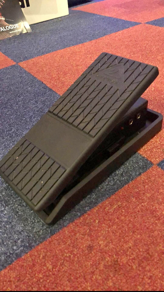 Behringer FCV100 Dual Mode Foot Pedal (Pre-owned)
