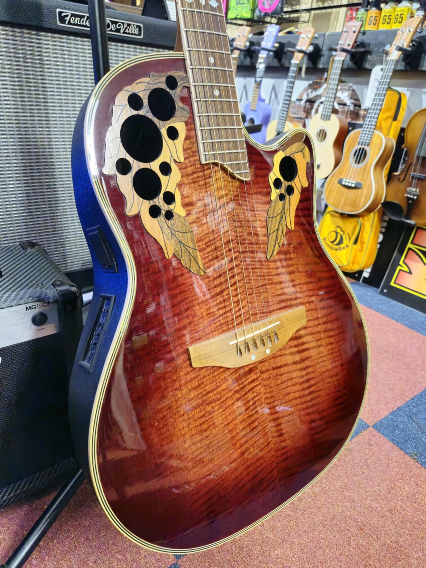 Ovation Celebrity Deluxe CC257 (Pre-owned)
