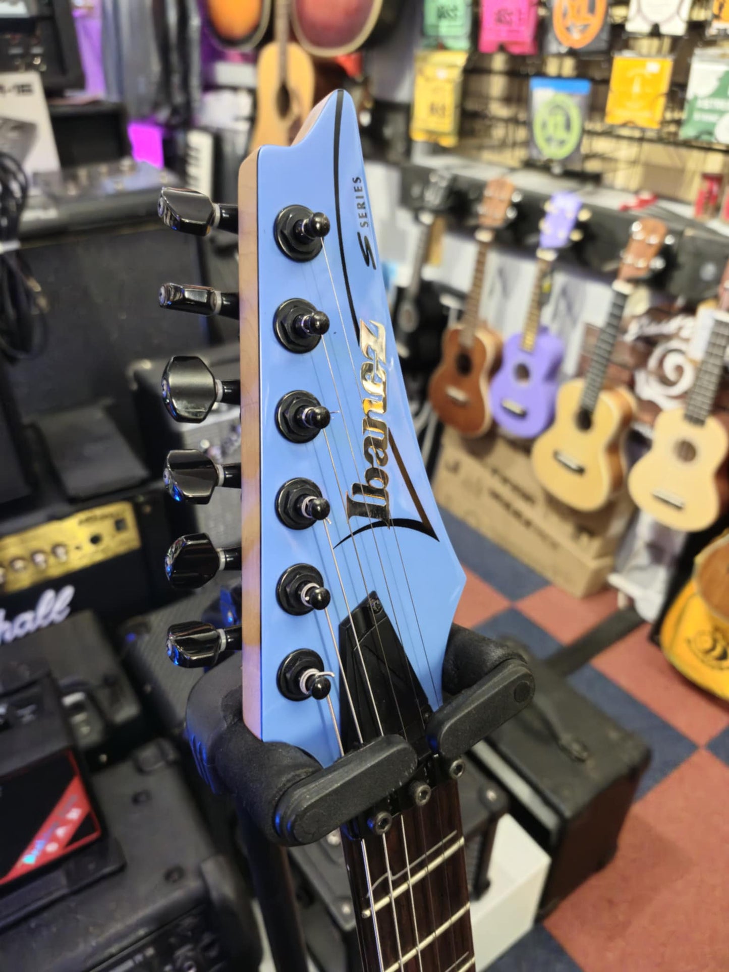 Ibanez S570B w/ Hard Case (Pre-owned)