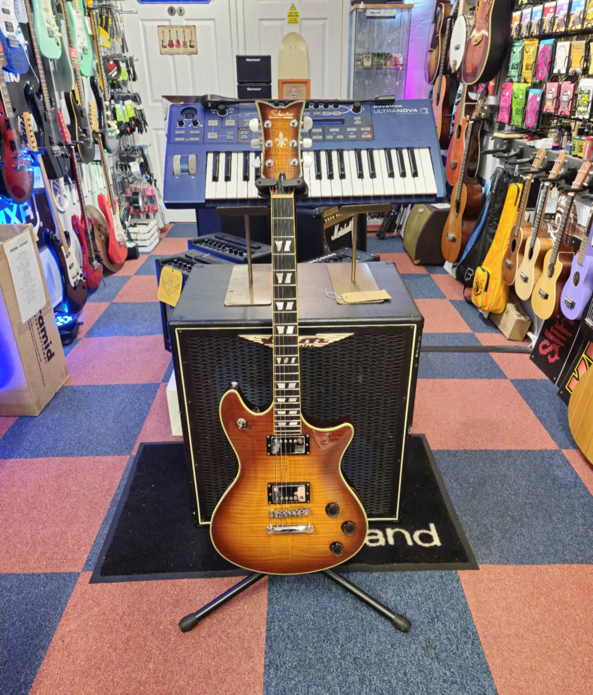 Schecter Tempest Custom 2010 w/Hard case (Pre-owned)